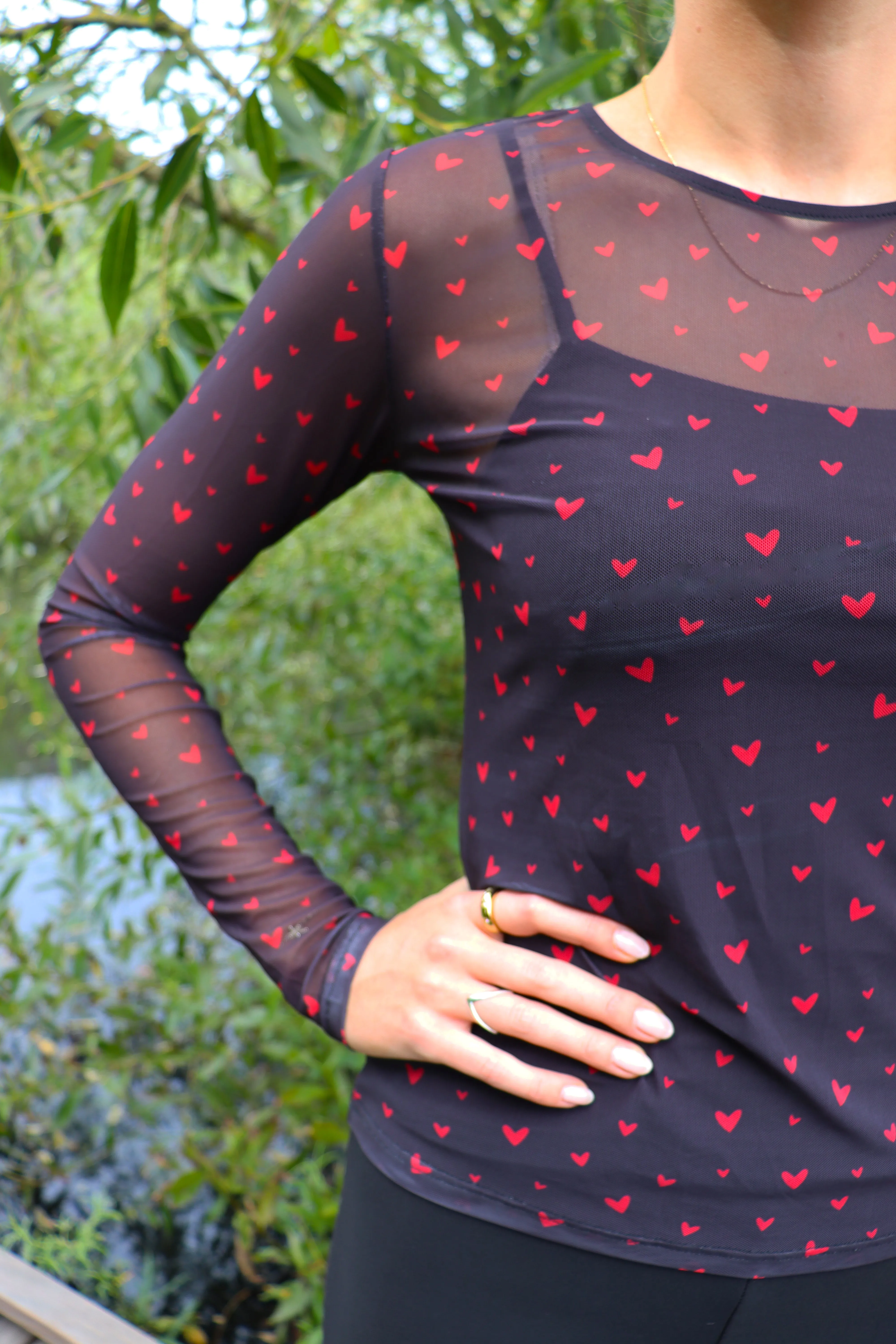 MESH-LS-TSHIRT - BLACK RED HEARTS