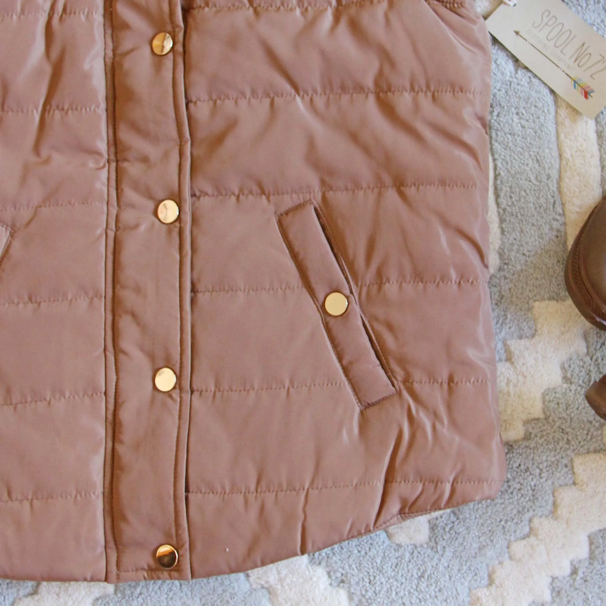 Suncadia Hooded Vest in Camel