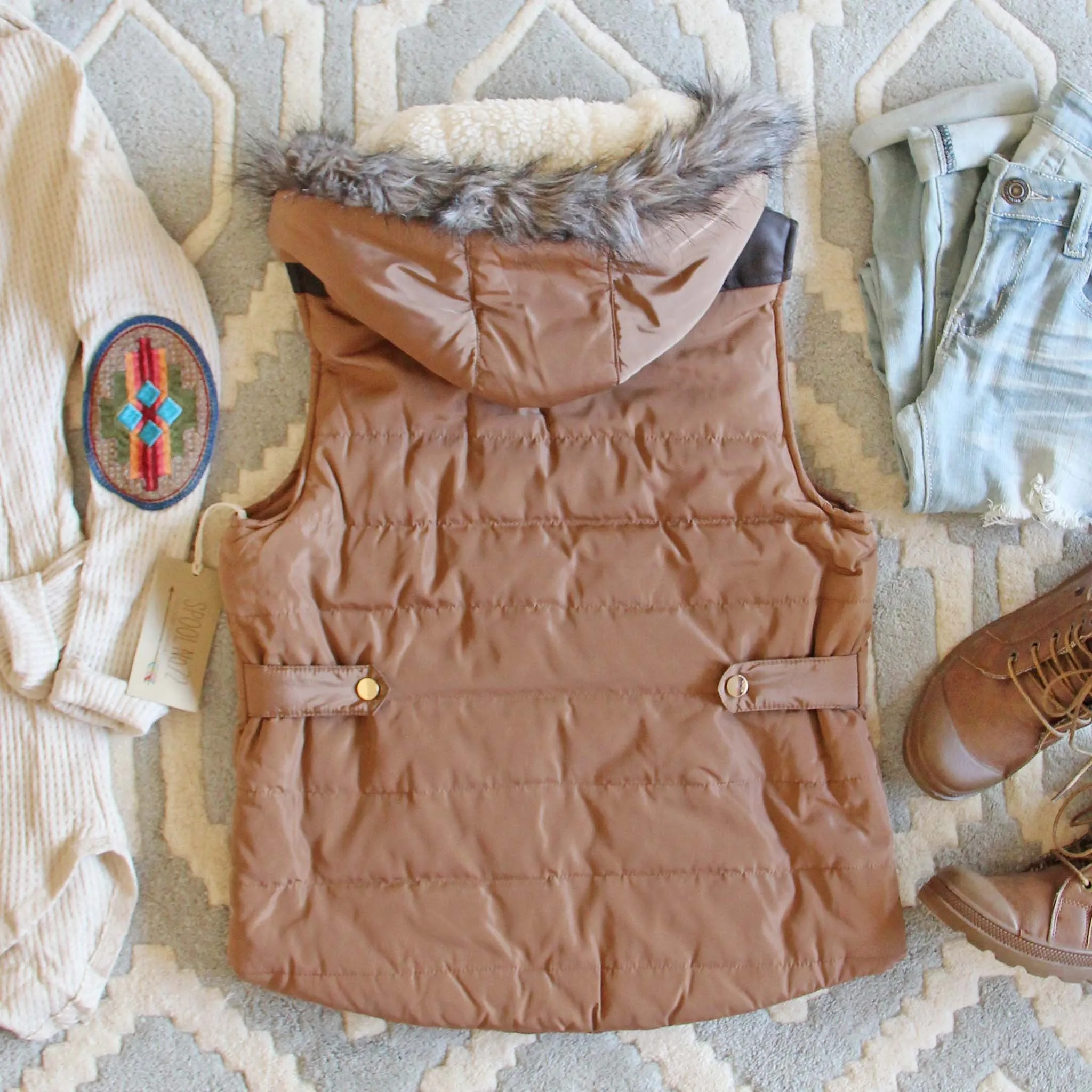 Suncadia Hooded Vest in Camel