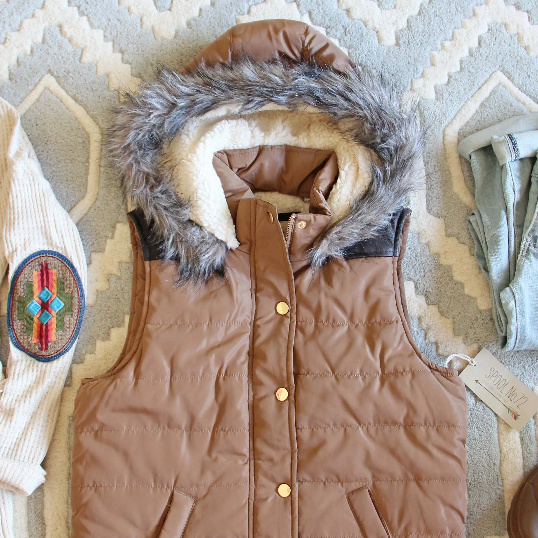Suncadia Hooded Vest in Camel